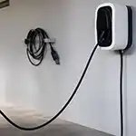 Komponen proteksi dan grounding pada instalasi charger mobil listrik
