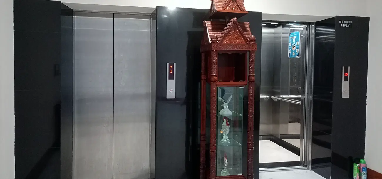 Lift di kantor Gubsu Medan menggunakan lift controller ZKTeco
