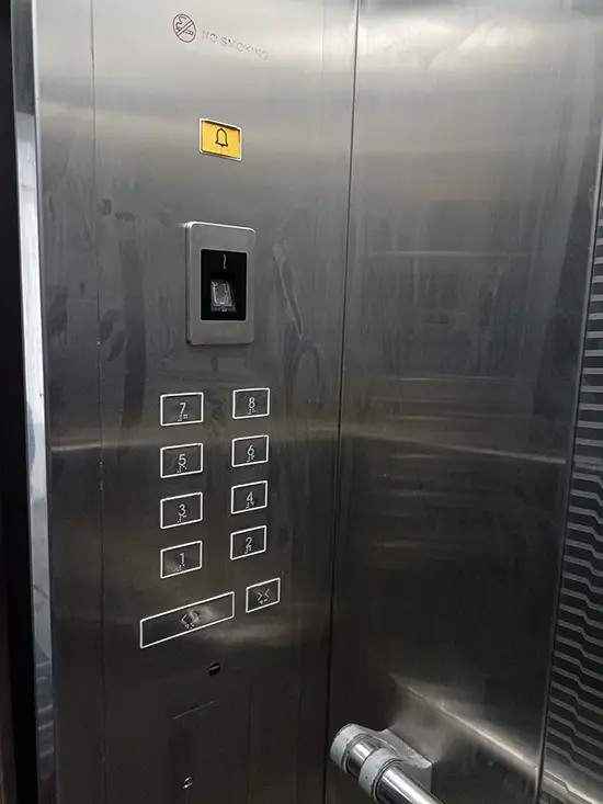 Lift di kantor Gubsu Medan menggunakan lift controller ZKTeco