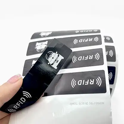 Stiker tag UHF untuk akses kendaraan