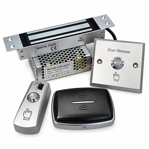 Set akses kontrol pintu: magnetic lock, reader, tombol exit, dan power supply